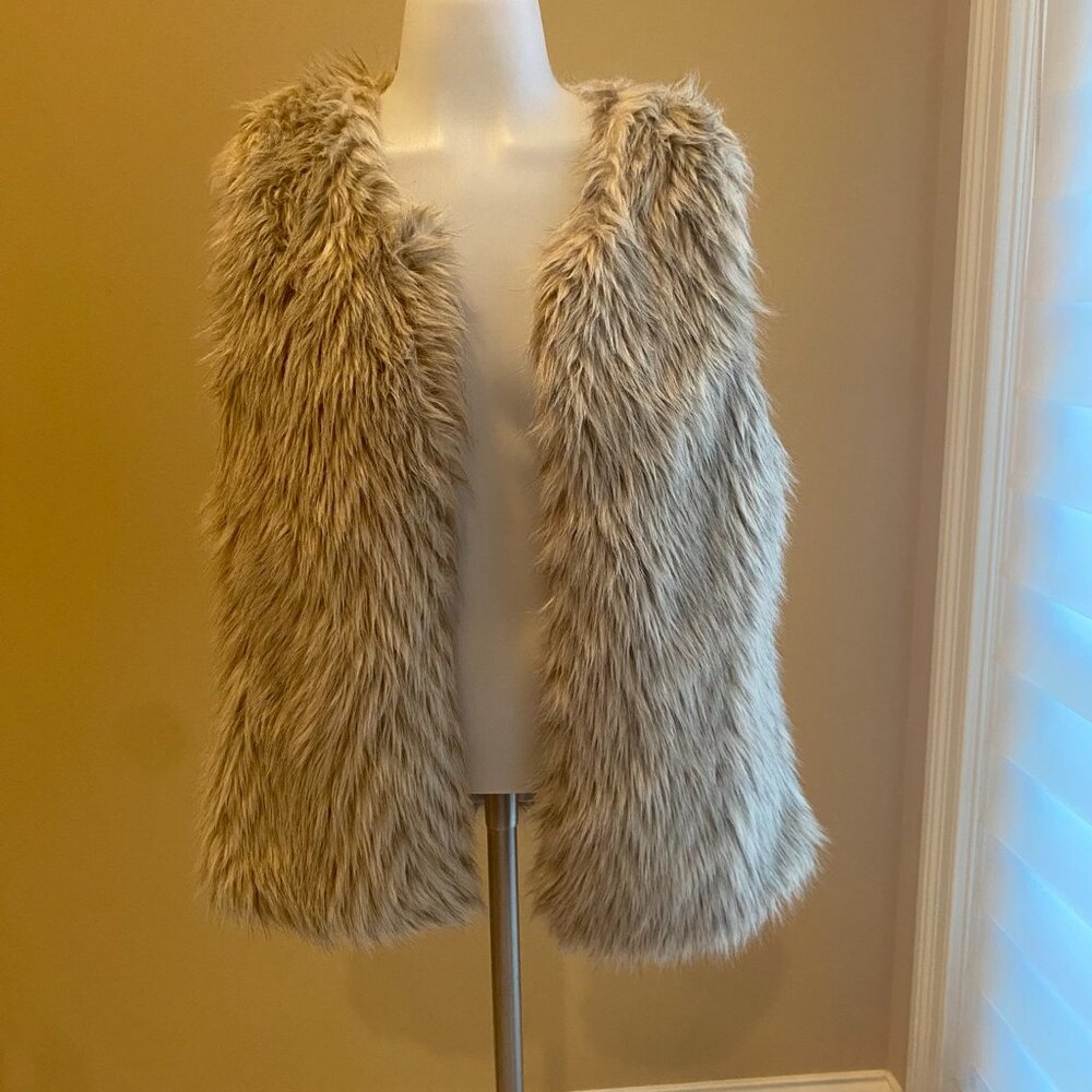 Skies Are Blue Beautiful Faux Fur Vest Size Small